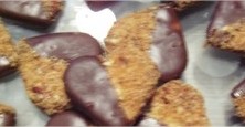 biscuit-coeur-chocolat-cacahuetes-confiture