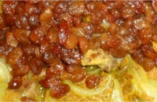 poisson-aux-oignons-raisins-secs-tomates